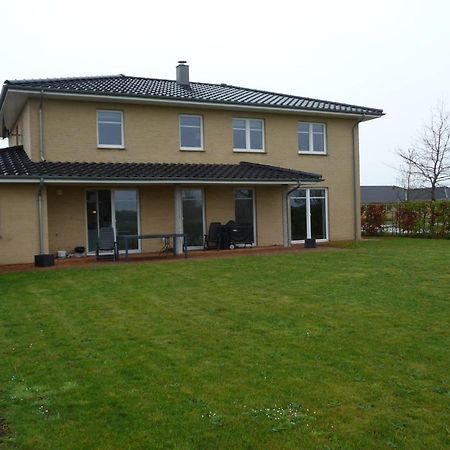 Vaerelse I Augustenborg I Stor Villa Buitenkant foto