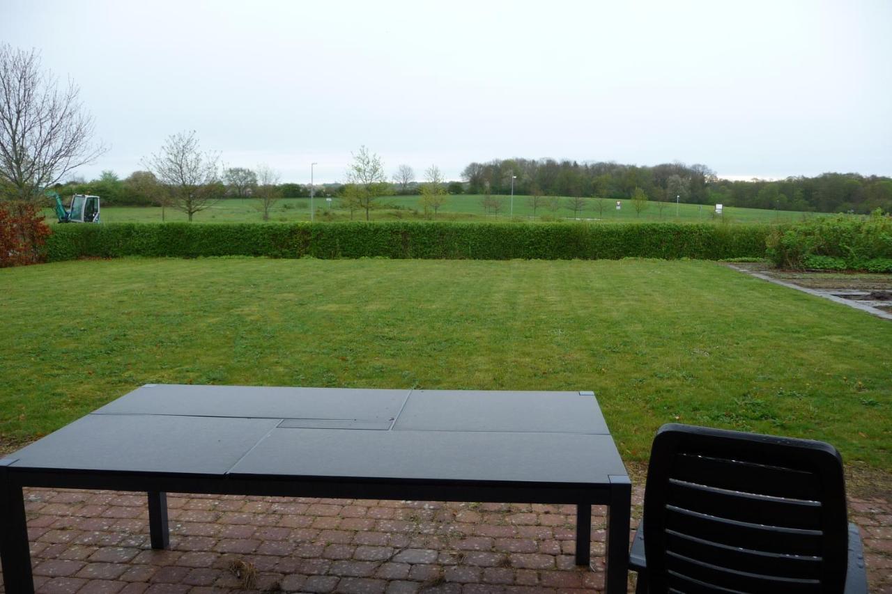 Vaerelse I Augustenborg I Stor Villa Buitenkant foto